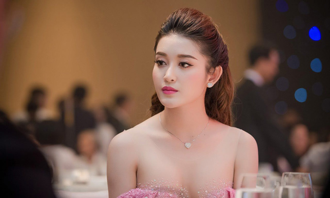 Choáng ngợp với khối tài sản khủng của người đẹp 24 tuổi tậu xe sang 7 tỷ-22