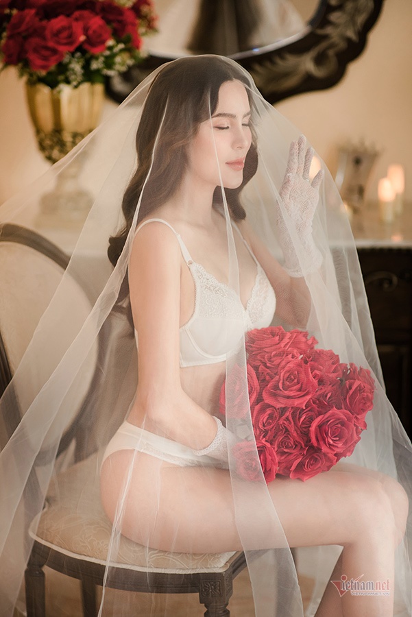 Hoa hậu Phương Lê diện áo cưới sexy dù đã sinh ba con-1