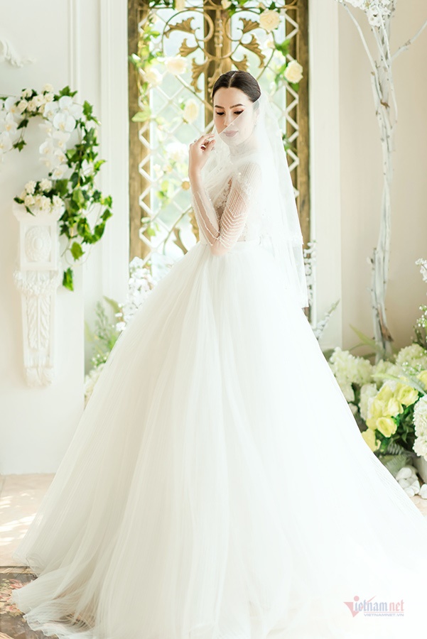 Hoa hậu Phương Lê diện áo cưới sexy dù đã sinh ba con-5