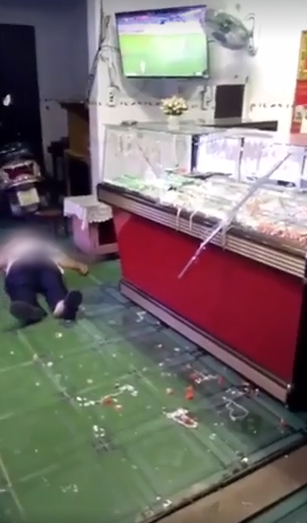 Vụ 2 vợ chồng già trông tiệm vàng bị cướp tấn công khi đang xem bóng đá, cụ ông bị đâm gục tại chỗ: Đã bắt được nghi phạm gây án-2