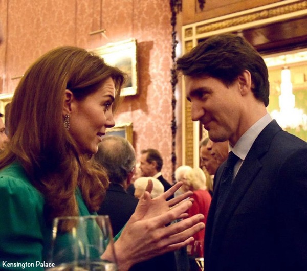 Diện váy 30 triệu đồng, Công nương Kate cân” cả Hoàng gia Anh, đọ sắc với Đệ nhất phu nhân Mỹ-7