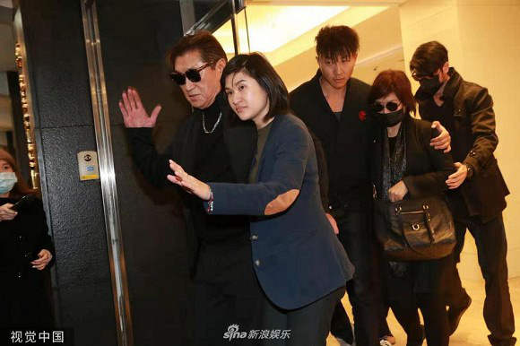 Cha Cao Dĩ Tường ngã quỵ trong lễ tang của con trai-1