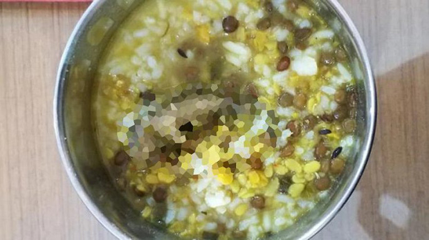 Chuột chết trong suất ăn trưa, hàng chục học sinh nhập viện-1