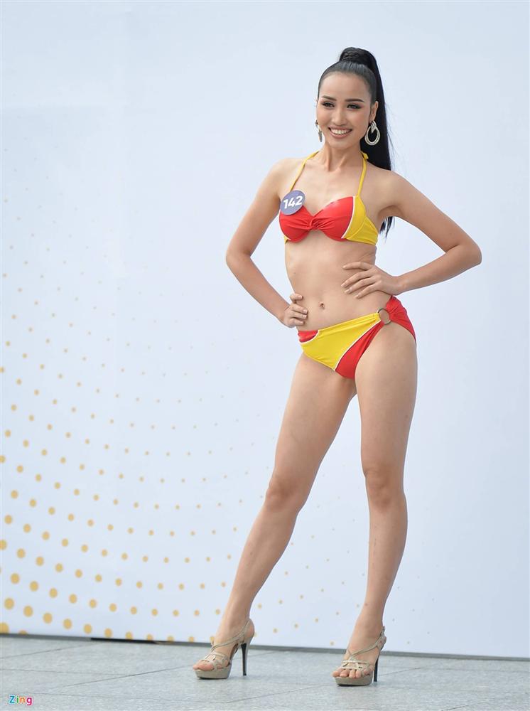 Thúy Vân tự tin diễn bikini sau sự cố lộ vòng một-7