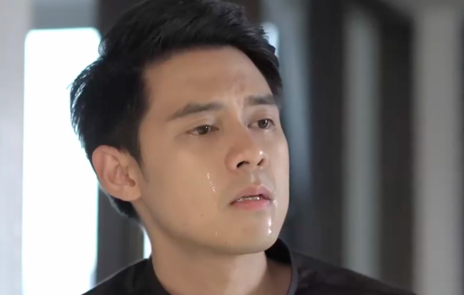 Đêm mưa, nằm ôm tình trẻ, cô vợ giật mình khi chồng đập cửa bên ngoài xin vào gặp-2