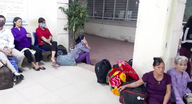 Nhức nhối nạn cò mồi cổng viện K: Chèo kéo bệnh nhân sang phòng khám tư nhân, bị đau bụng bắt đi xét nghiệm... HIV-4