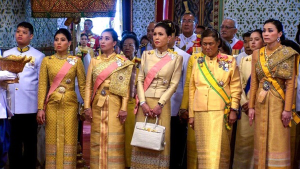 Hoàng tử Thái Lan: Là con trai duy nhất của vua nhưng chưa chắc đã được kế vị, phải rời xa vòng tay mẹ từ khi còn nhỏ-8