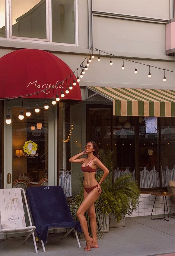 Mâu Thuỷ khoe body mướt mắt sau khi làm MC hậu trường tại bán kết HH Hoàn vũ Việt Nam-5