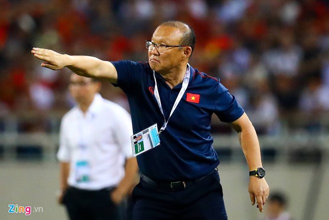 Ảnh chế bố Park bảo vệ học trò trong từng trận đấu tại SEA Games 30-1