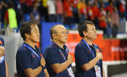 Việt Nam cho Thái Lan thành cựu vương sau trận hòa 2-2, tiến thẳng vào bán kết SEA Games với ngôi đầu bảng-17