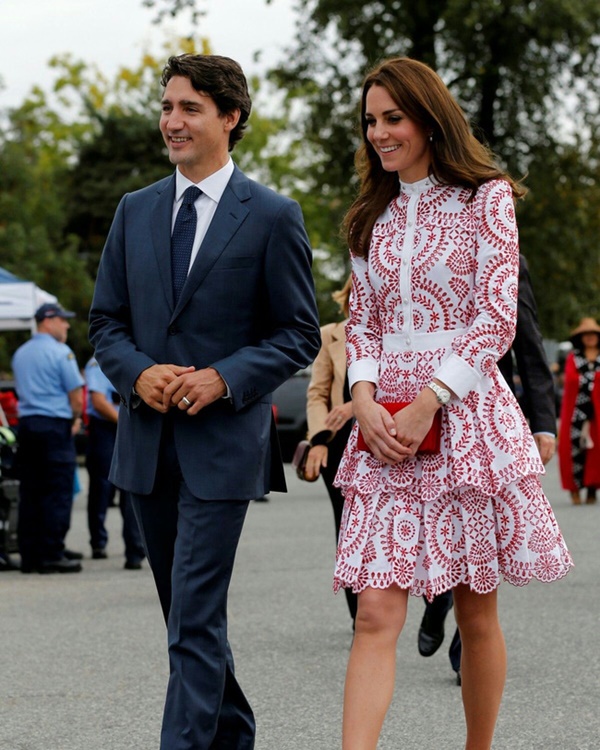 Vắng chồng, Công nương Kate vẫn tỏa sáng và có hành động thân mật khác thường với một người đàn ông nổi tiếng thu hút sự chú ý-5