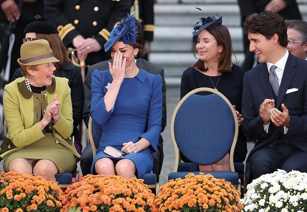 Vắng chồng, Công nương Kate vẫn tỏa sáng và có hành động thân mật khác thường với một người đàn ông nổi tiếng thu hút sự chú ý-6