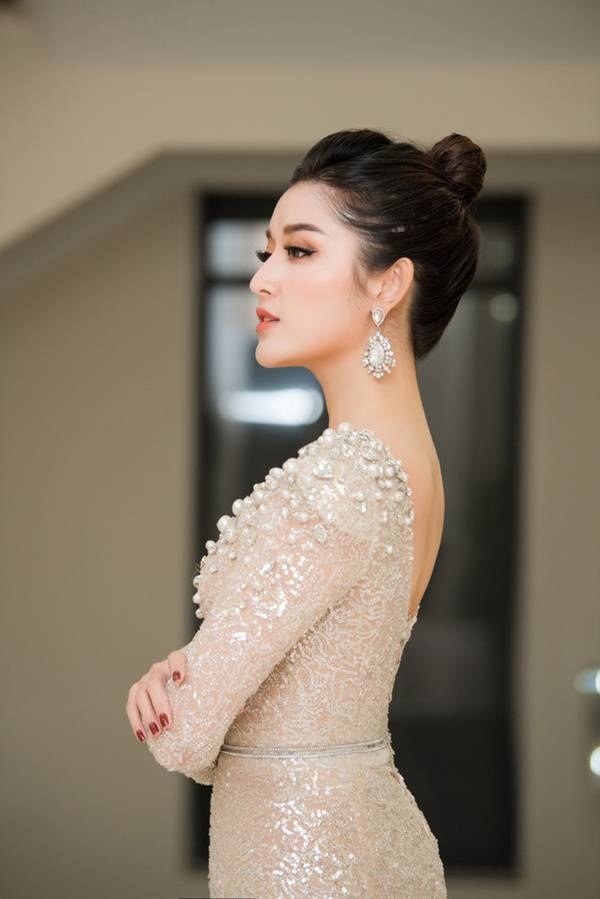 Huyền My, Tú Anh đọ thân hình quyến rũ không tì vết giữa trời giá rét-4