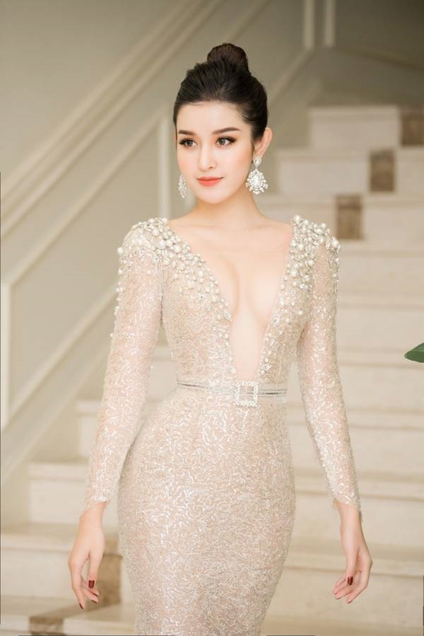 Huyền My, Tú Anh đọ thân hình quyến rũ không tì vết giữa trời giá rét-6