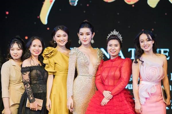 Huyền My, Tú Anh đọ thân hình quyến rũ không tì vết giữa trời giá rét-8