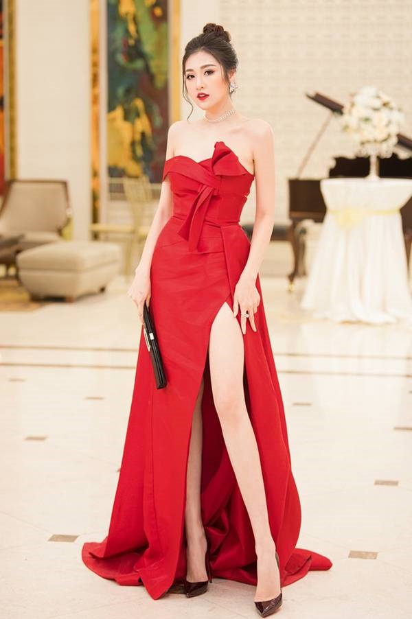 Huyền My, Tú Anh đọ thân hình quyến rũ không tì vết giữa trời giá rét-10