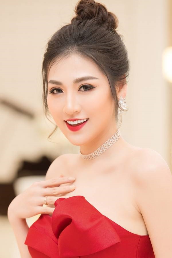 Huyền My, Tú Anh đọ thân hình quyến rũ không tì vết giữa trời giá rét-12