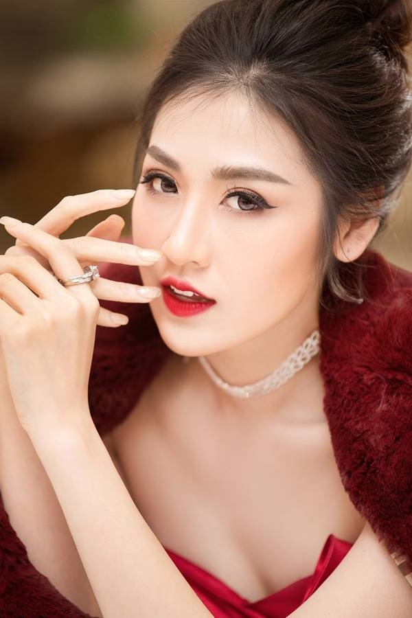 Huyền My, Tú Anh đọ thân hình quyến rũ không tì vết giữa trời giá rét-13