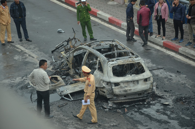 Khởi tố vụ nữ tài xế đi giày cao gót lái xe ô tô Mercedes gây tai nạn liên hoàn khiến 1 người tử vong ở Lê Văn Lương-2