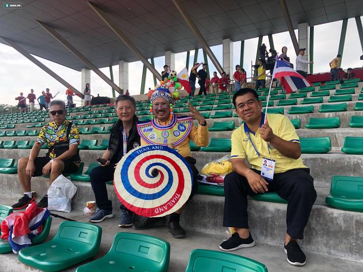 Fan Việt nhuộm đỏ SVĐ Binan, dự đoán chiến thắng áp đảo cho đội nhà-3