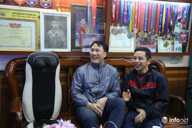 Phút trầm ngâm, lo lắng của các bậc sinh thành khi Quang Hải bị chấn thương-8