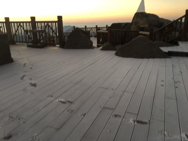 Băng tuyết đầu mùa phủ trắng đỉnh Fansipan, dự báo một mùa tuyết rơi đẹp đến ngỡ ngàng-10