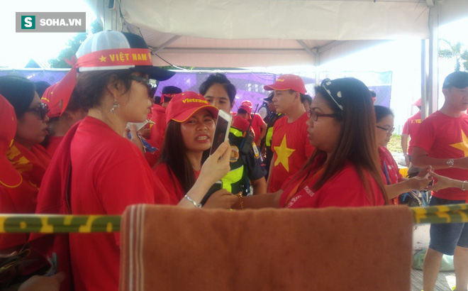BTC SEA Games ra quy định lạ, CĐV Việt Nam đi xem trận quyết đấu với Thái Lan gặp khó-1