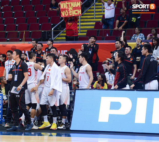 Thắng thuyết phục Singapore, bóng rổ Việt Nam vào bán kết SEA Games 30 lần đầu tiên trong lịch sử-8