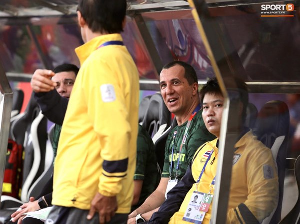 Thủ môn U22 Việt Nam mắc sai lầm, fan kêu trời: Bóng đá Việt Nam chỉ toang vì thủ môn-7