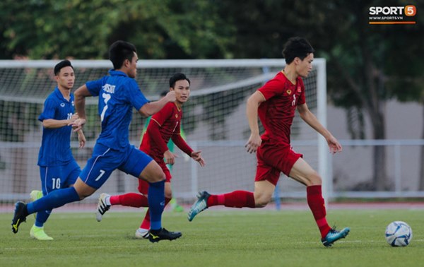 Thủ môn U22 Việt Nam mắc sai lầm, fan kêu trời: Bóng đá Việt Nam chỉ toang vì thủ môn-10