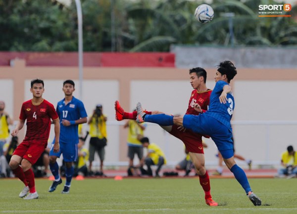 Thủ môn U22 Việt Nam mắc sai lầm, fan kêu trời: Bóng đá Việt Nam chỉ toang vì thủ môn-11