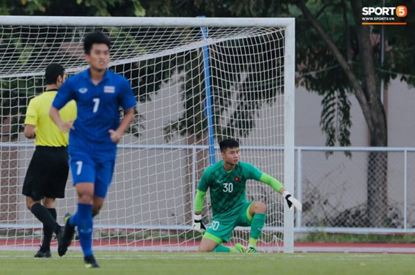 Thủ môn U22 Việt Nam mắc sai lầm, fan kêu trời: Bóng đá Việt Nam chỉ toang vì thủ môn-12