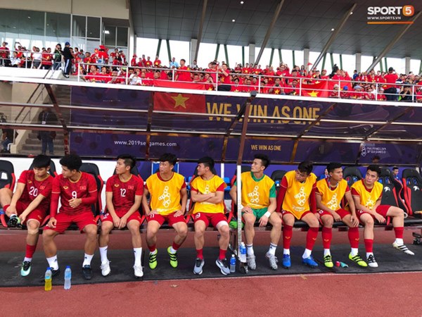 Thủ môn U22 Việt Nam mắc sai lầm, fan kêu trời: Bóng đá Việt Nam chỉ toang vì thủ môn-13