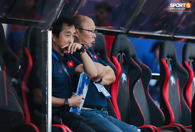 Thầy Park và HLV trưởng Thái Lan không bắt tay nhau ở trận đấu quyết định tại SEA Games 30-3