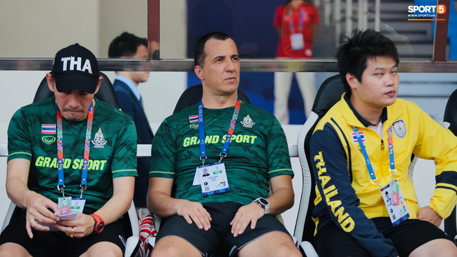 Thầy Park và HLV trưởng Thái Lan không bắt tay nhau ở trận đấu quyết định tại SEA Games 30-5