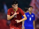 Góc phẫn nộ: Đức Chinh ngã ra vì đau đớn, cầu thủ Thái Lan vẫn móc chân vào người gẩy bóng ra đá tiếp-4