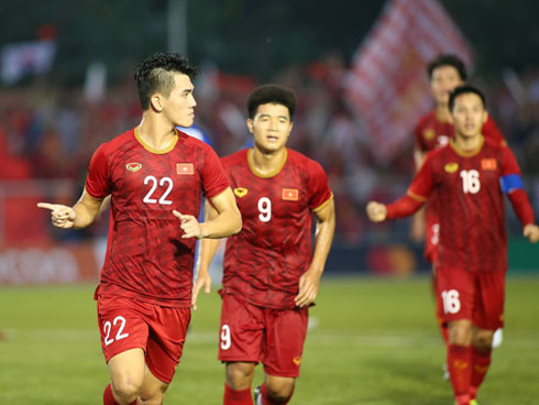 U22 Việt Nam ăn mừng đầy cảm xúc sau bàn thắng gỡ hòa 2-2 của Tiến Linh vào lưới U22 Thái Lan-15