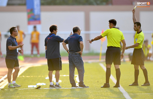 Trợ lý HLV Park Hang-seo bất ngờ phải nhận thẻ vàng trong trận U22 Việt Nam gặp U22 Thái Lan-3