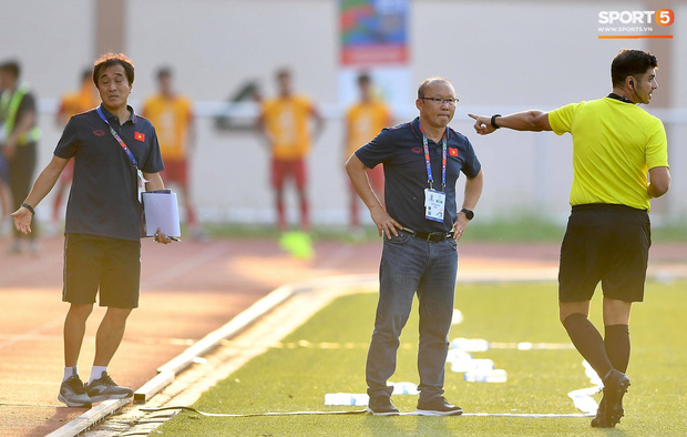 Trợ lý HLV Park Hang-seo bất ngờ phải nhận thẻ vàng trong trận U22 Việt Nam gặp U22 Thái Lan-6