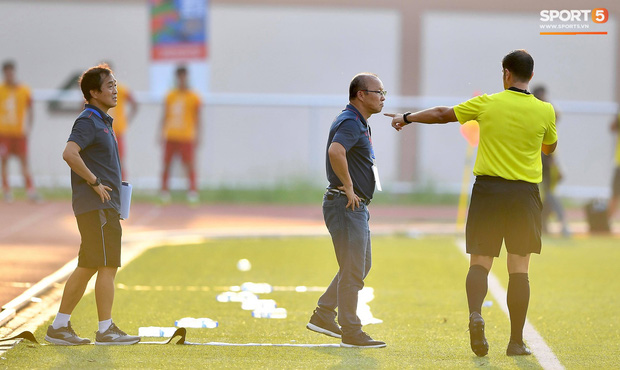 Trợ lý HLV Park Hang-seo bất ngờ phải nhận thẻ vàng trong trận U22 Việt Nam gặp U22 Thái Lan-7