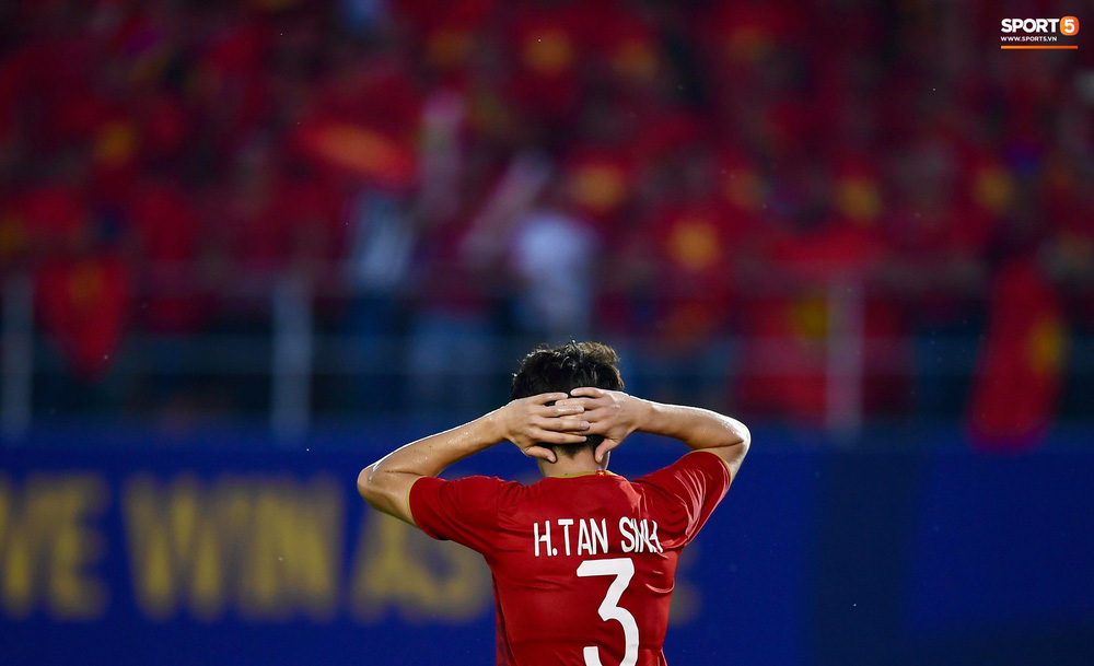 U22 Việt Nam ăn mừng đầy cảm xúc sau bàn thắng gỡ hòa 2-2 của Tiến Linh vào lưới U22 Thái Lan-2