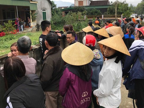 Vụ chồng vác thi thể vợ từ rừng về: Công an tạm giữ người chồng