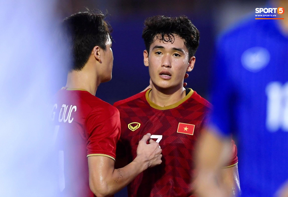 U22 Việt Nam ăn mừng đầy cảm xúc sau bàn thắng gỡ hòa 2-2 của Tiến Linh vào lưới U22 Thái Lan-6