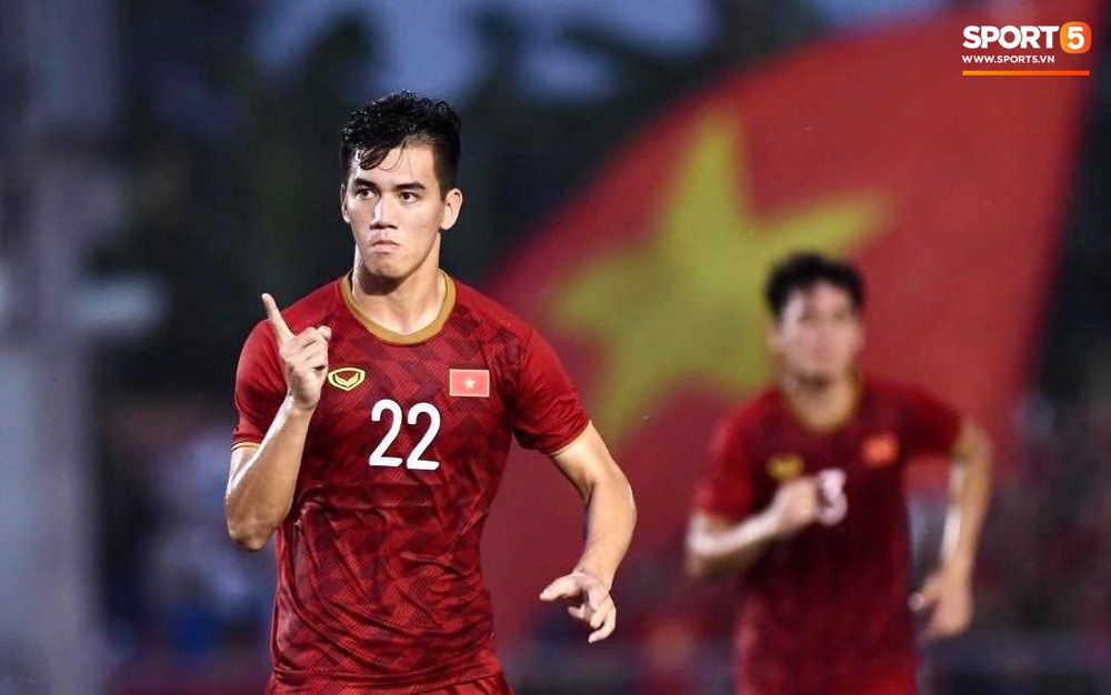 U22 Việt Nam ăn mừng đầy cảm xúc sau bàn thắng gỡ hòa 2-2 của Tiến Linh vào lưới U22 Thái Lan-9