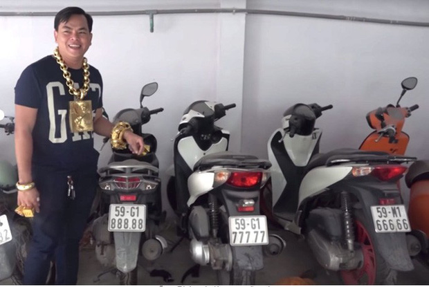 Em ruột Phúc XO có cả súng và áo giáp chống đạn-1