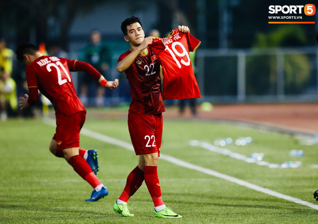 Cho Tiến Linh đá lại phạt đền, trọng tài chính trận Việt Nam - Thái Lan hứng đủ gạch đá của fan Đông Nam Á-1