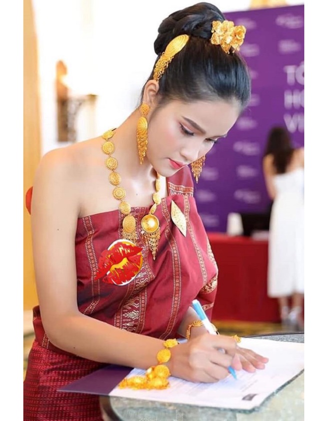 4 cô gái Lào hot ở Việt Nam mặc đồ truyền thống lẫn hiện đại đều thu hút-3
