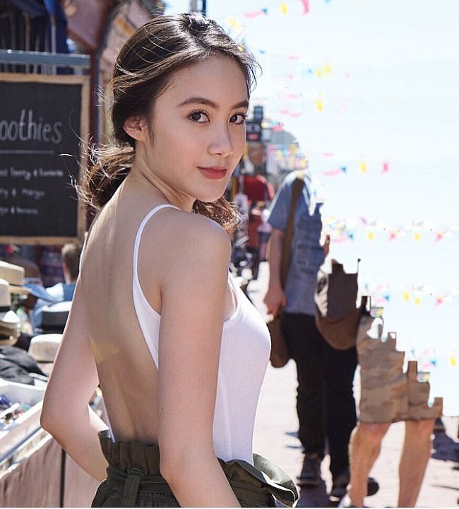 4 cô gái Lào hot ở Việt Nam mặc đồ truyền thống lẫn hiện đại đều thu hút-10