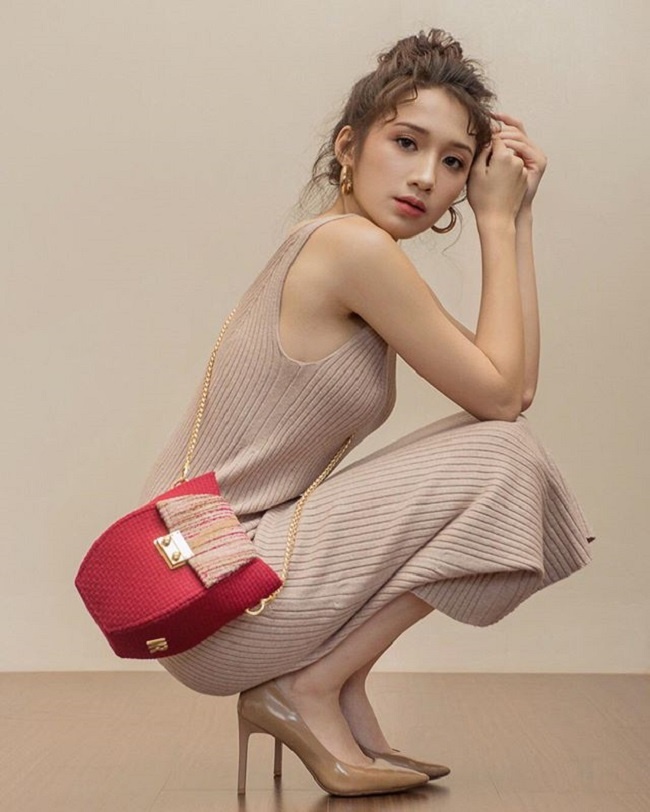 4 cô gái Lào hot ở Việt Nam mặc đồ truyền thống lẫn hiện đại đều thu hút-16