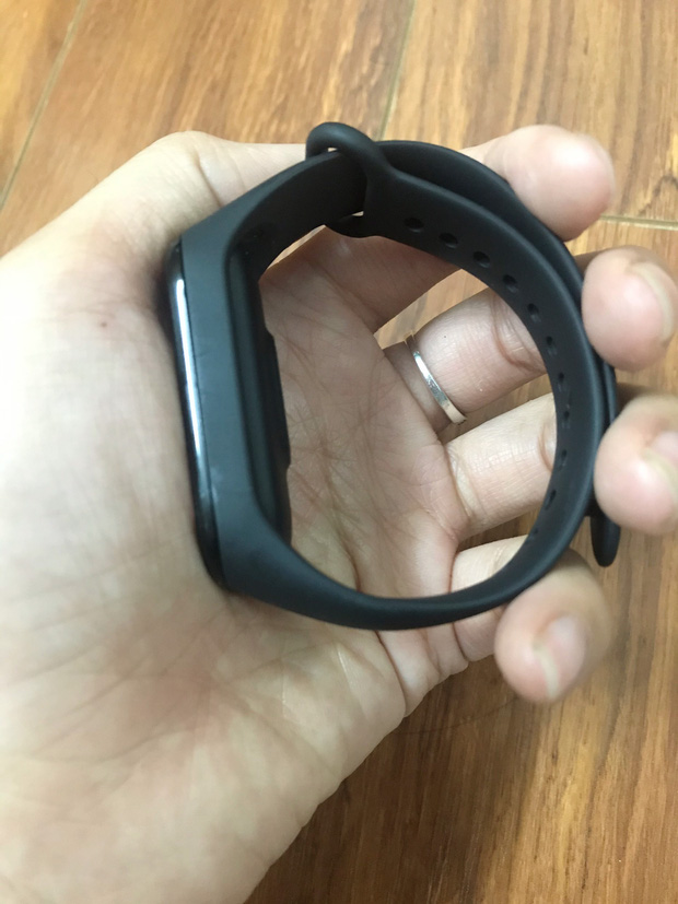 Hà Nội: Khách hàng bức xúc vì shop yêu cầu tìm lại vỏ hộp” khi đi bảo hành vòng đeo tay thông minh bị lỗi-2